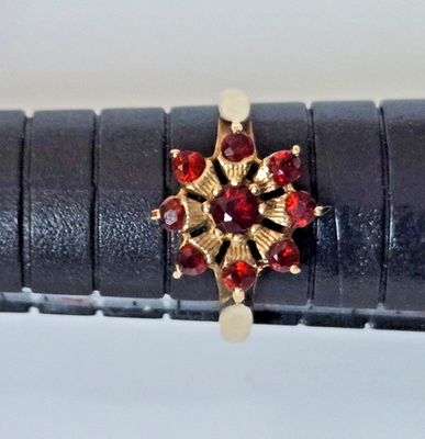 9ct Gold Ring Garnet Flower Cluster Hallmark Size J 1.8g