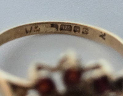 9ct Gold Ring Garnet Flower Cluster Hallmark Size J 1.8g