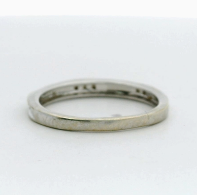 9ct White Gold Ring Diamond 0.04ct Stones Size J 1/2 375 Stamped 1.5g