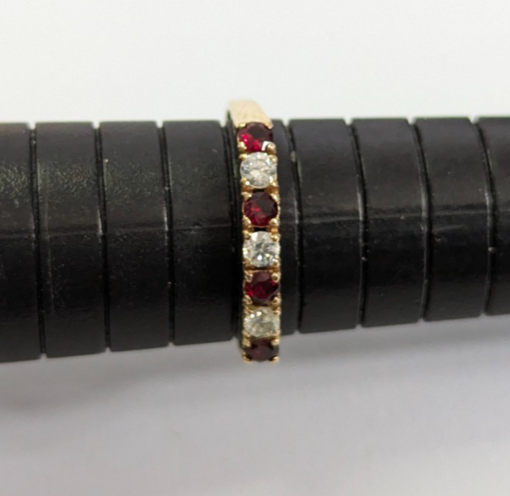 9ct Gold Ring Garnet Cubic Zirconia Hallmarked Size P 1.3g
