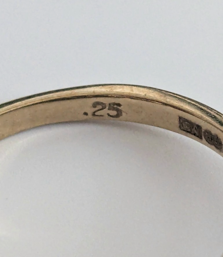 9ct Gold Ring Diamond Cluster Setting Size O Metal Dia Hallmarked 2.5g