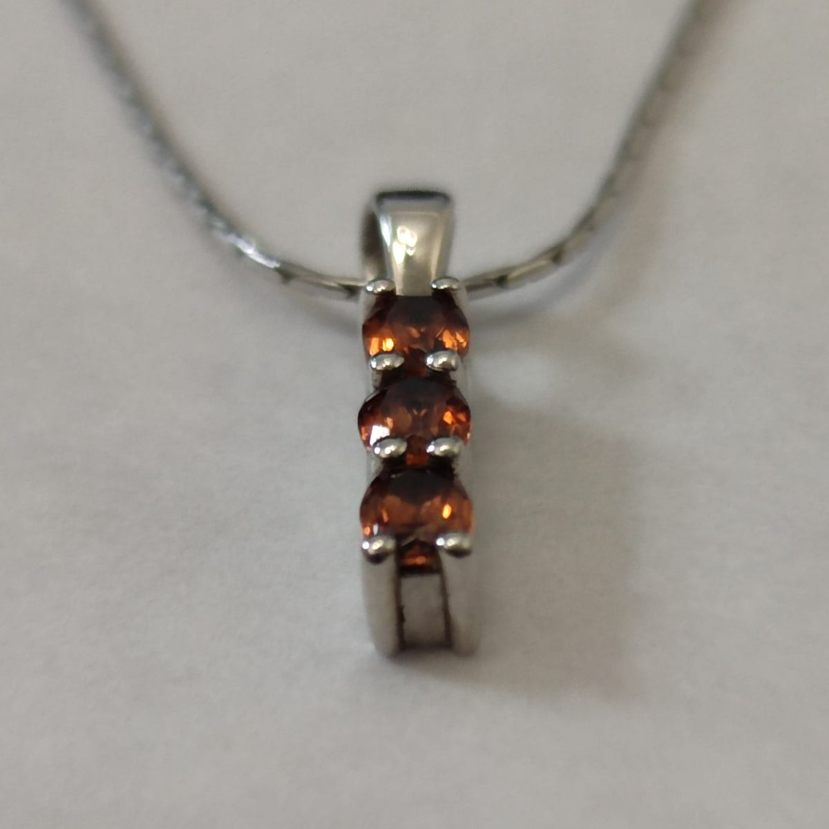 925 Sterling Silver Red Garnet Pendant Necklace 45cm Stamped January COA 2.8g