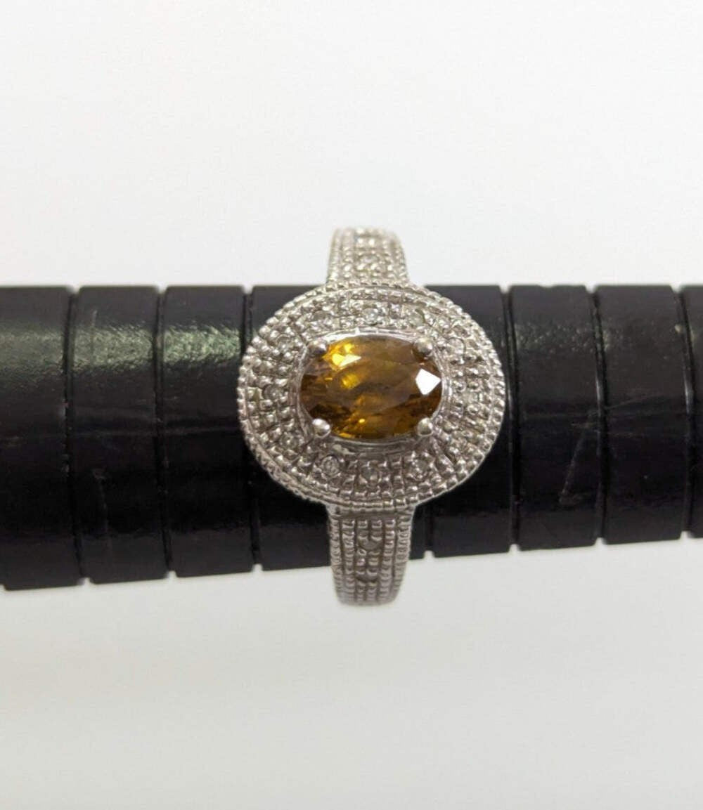 9ct White Gold Ring Sphene Diamond Hallmark Size N 3.5g