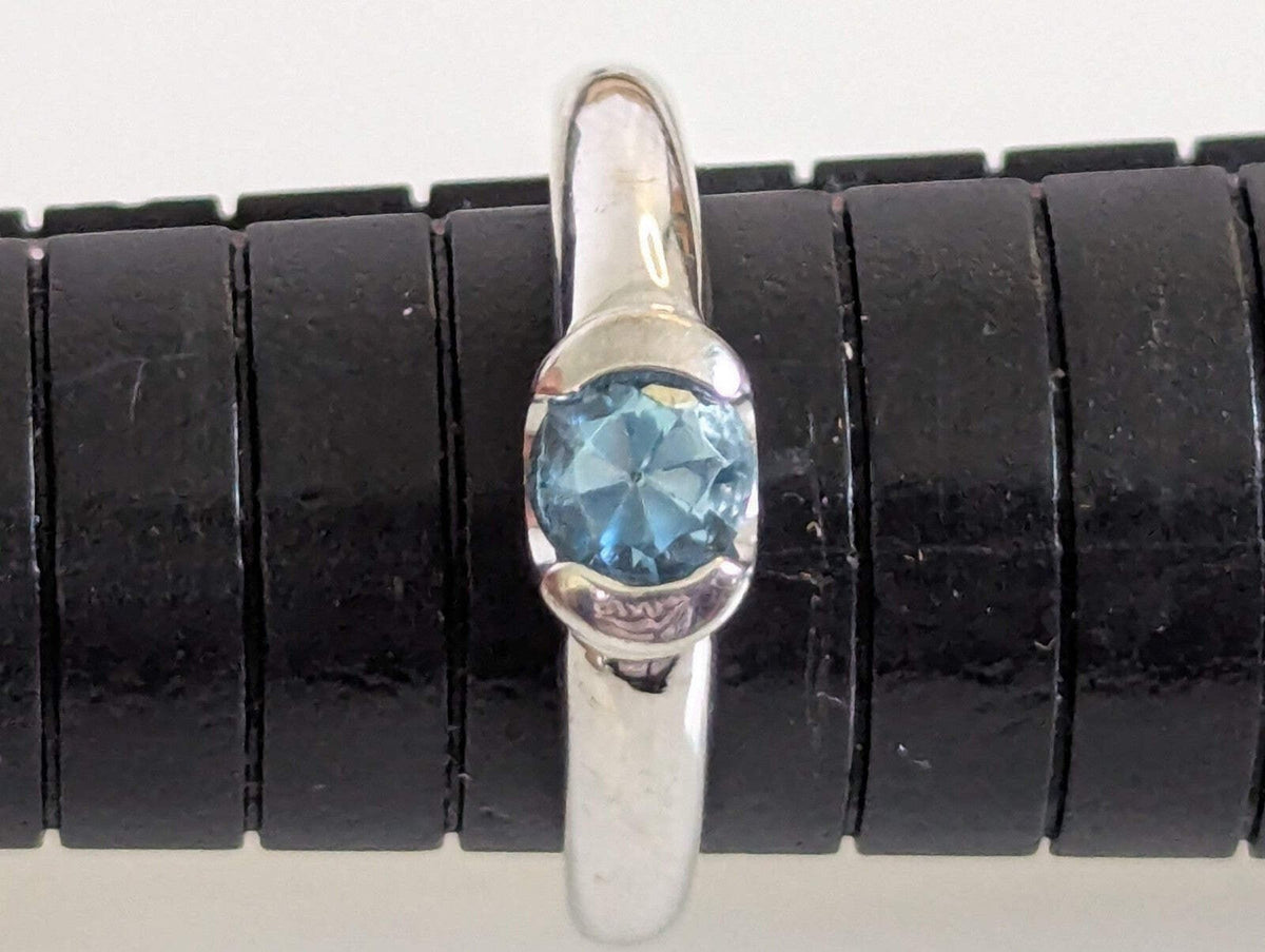 9ct White Gold Blue Topaz Ring Solitaire Hallmarked Size N