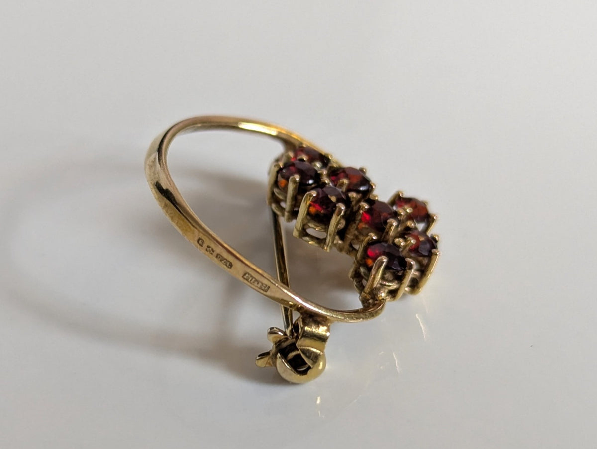 9ct Gold Garnet Wreath Brooch Pin Cluster Red Stone Circle Open Work