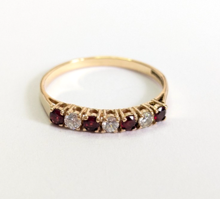 9ct Gold Ring Garnet Cubic Zirconia Hallmarked Size P 1.3g