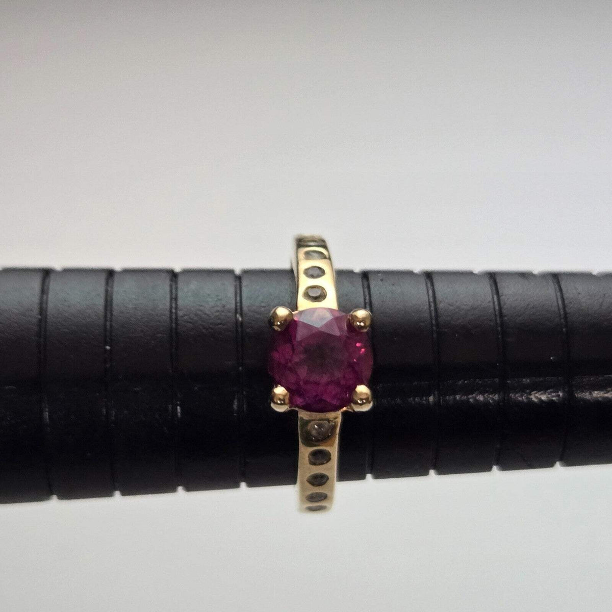 9ct Gold Solitaire Ring Garnet Diamond Stones Size O UK Hallmarked 3.6g