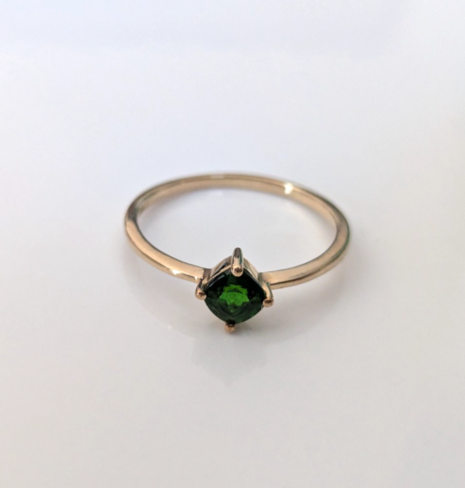 9ct Gold Green Diopside Ring Size R 1/2 Hallmarked 375 Square Solitaire