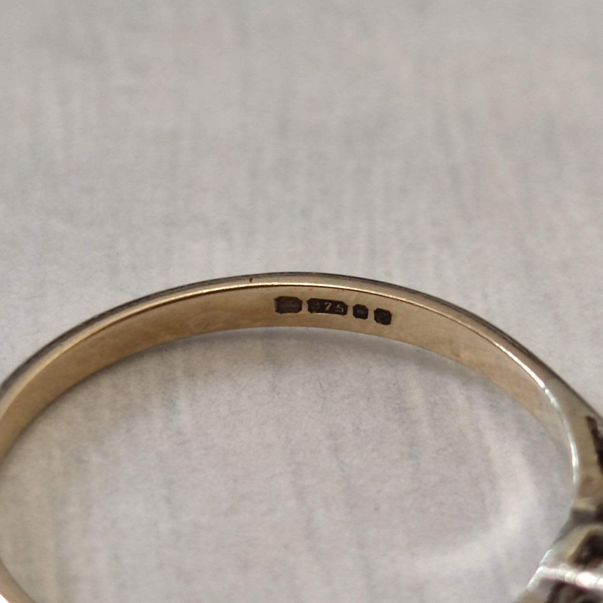 9ct Gold Ring Diamond Single White Gold Hallmark Size O