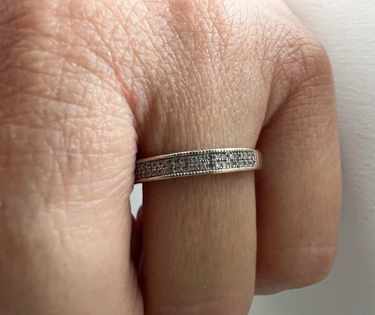 18ct White Gold Wedding Band Ring Diamond 0.12ct Stones Size M 1/2 Hallmarked 2g