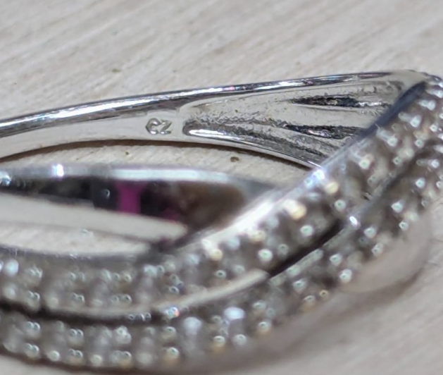 9ct Gold Ring Cubic Zirconia Stones Size L Crossover Setting UK Hallmarked 1.7g