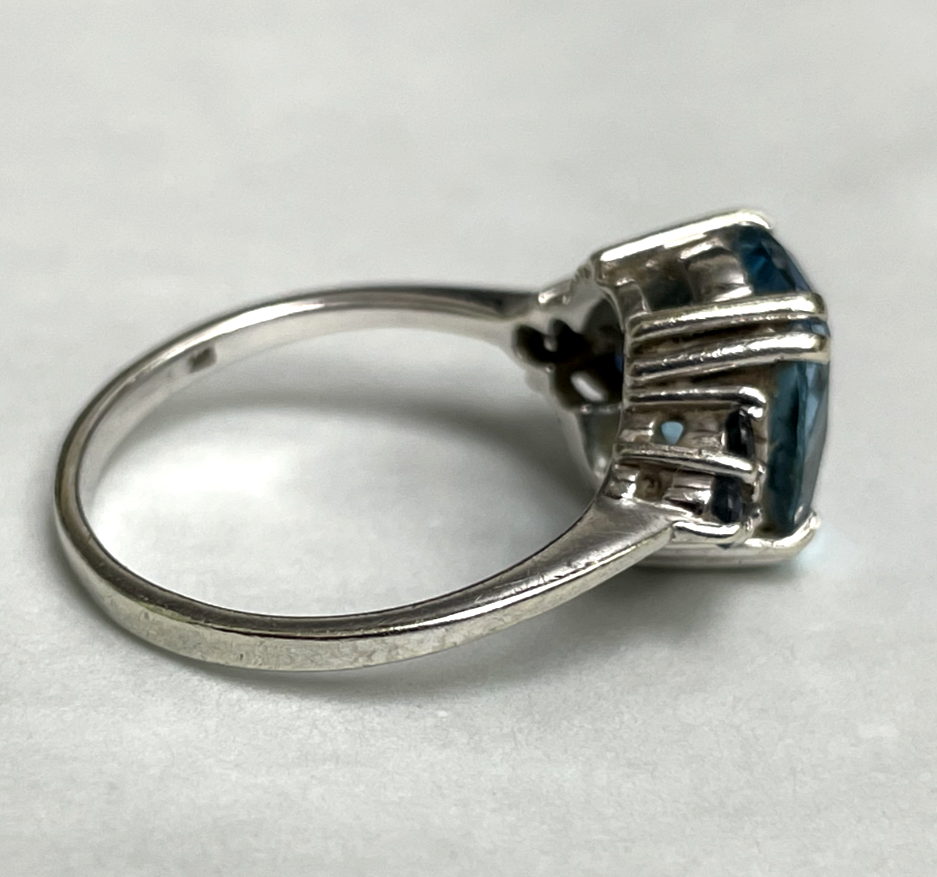 9ct White Gold Ring Topaz And Sapphire Hallmark Size N