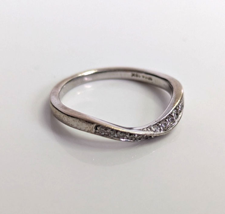 18ct White Gold Ring 10 Diamond Solid Band Hallmark Size J 1/2