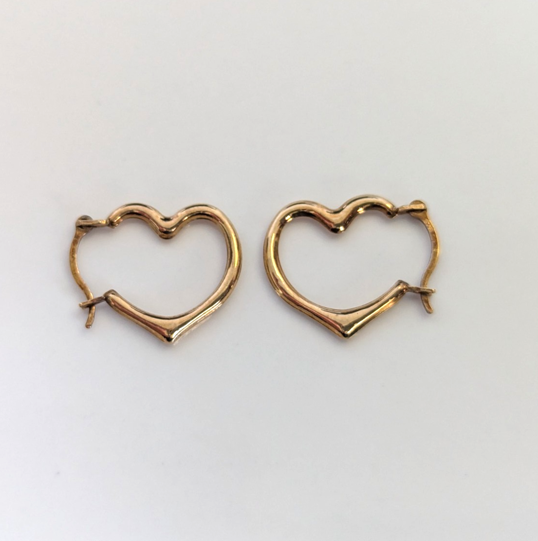 9ct Gold Heart Earrings UK Hallmarked Hinged Closure Hollow 0.9g 16mm x 12mm