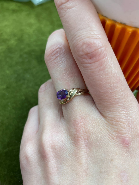 9ct Gold Ring Amethyst Size L Stone Prong Setting UK Hallmark 1.5g Oval Stone