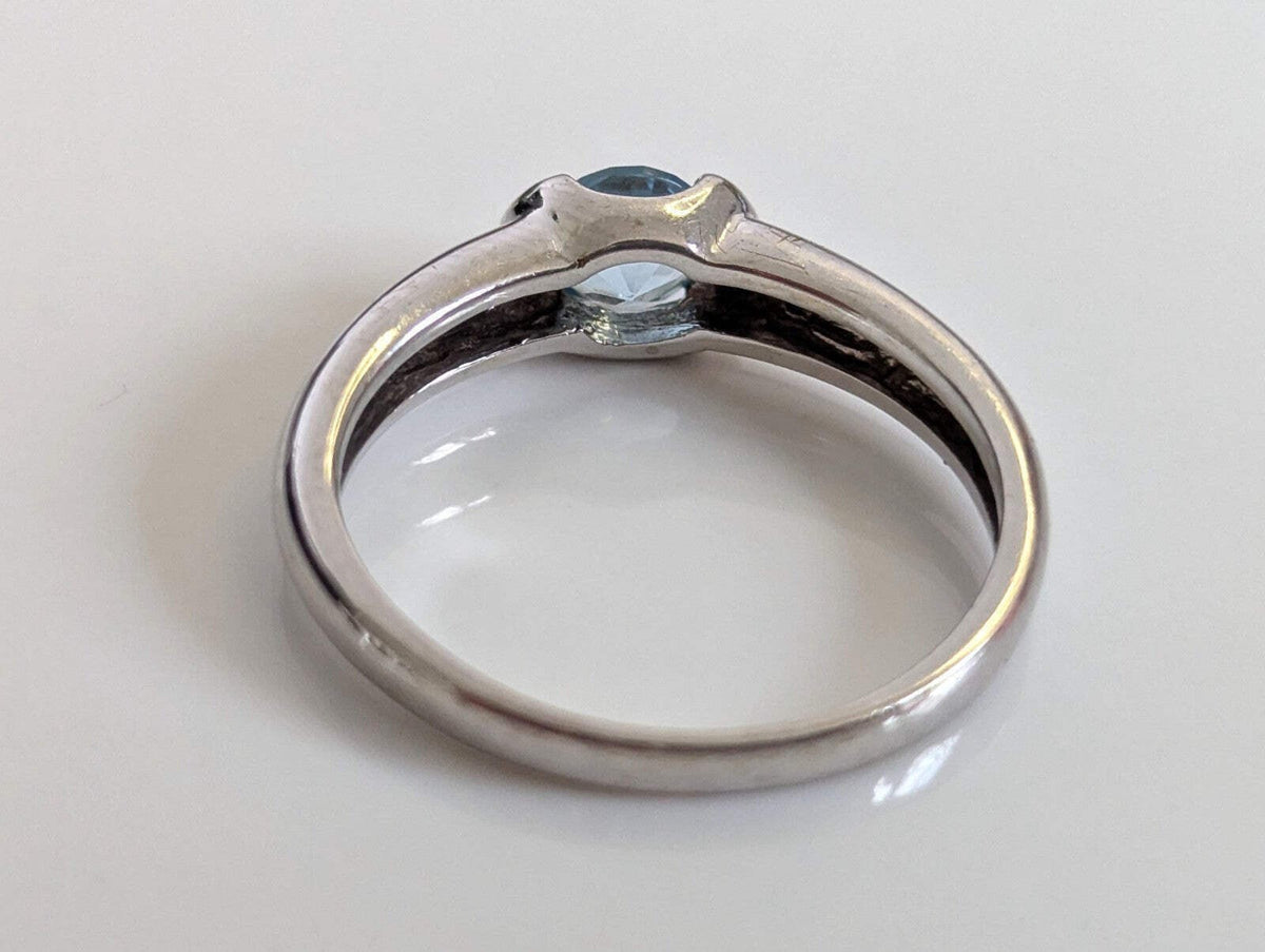 9ct White Gold Blue Topaz Ring Solitaire Hallmarked Size N