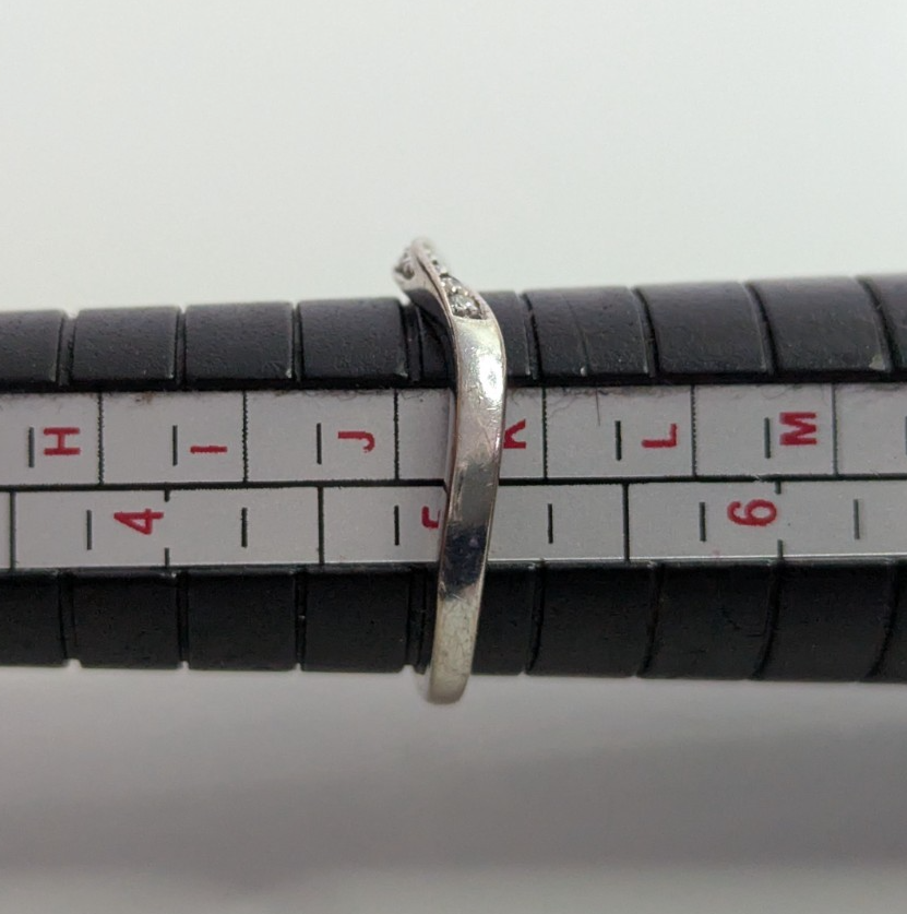 18ct White Gold Ring 10 Diamond Solid Band Hallmark Size J 1/2