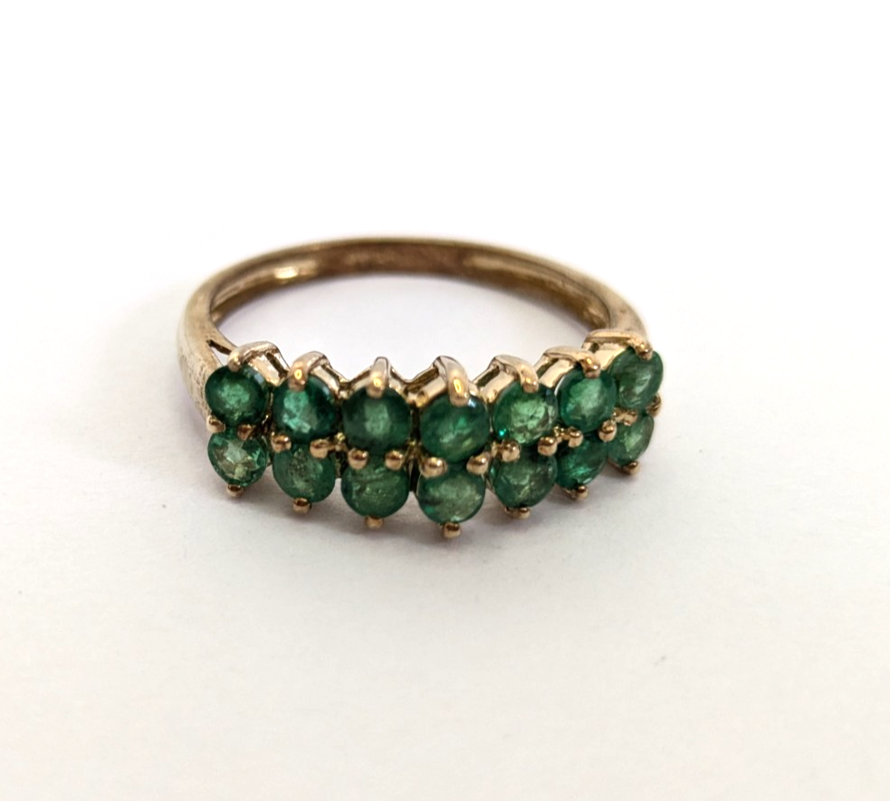 9ct Gold Ring Emerald Green 14x Hallmarked Size Q 2.5g