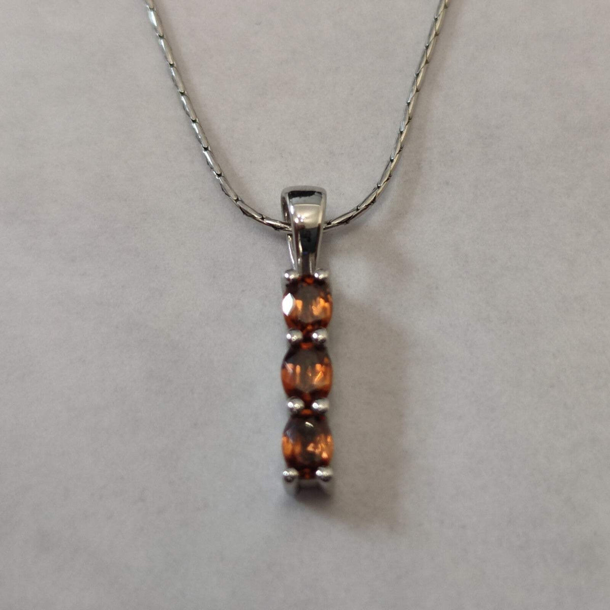 925 Sterling Silver Red Garnet Pendant Necklace 45cm Stamped January COA 2.8g