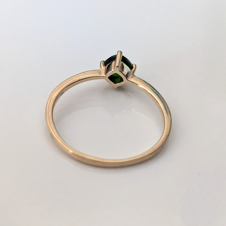9ct Gold Green Diopside Ring Size R 1/2 Hallmarked 375 Square Solitaire