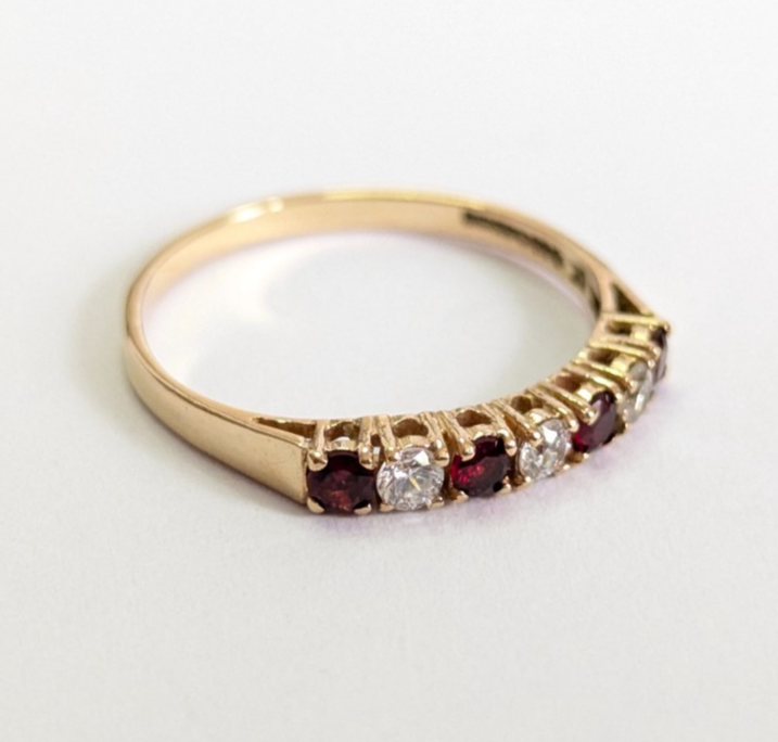 9ct Gold Ring Garnet Cubic Zirconia Hallmarked Size P 1.3g
