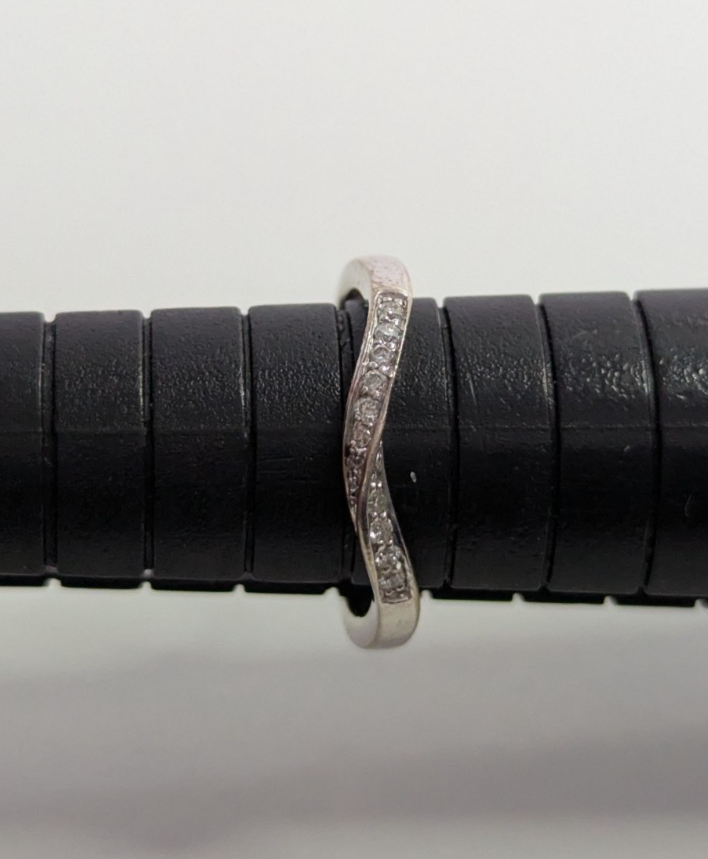 18ct White Gold Ring 10 Diamond Solid Band Hallmark Size J 1/2