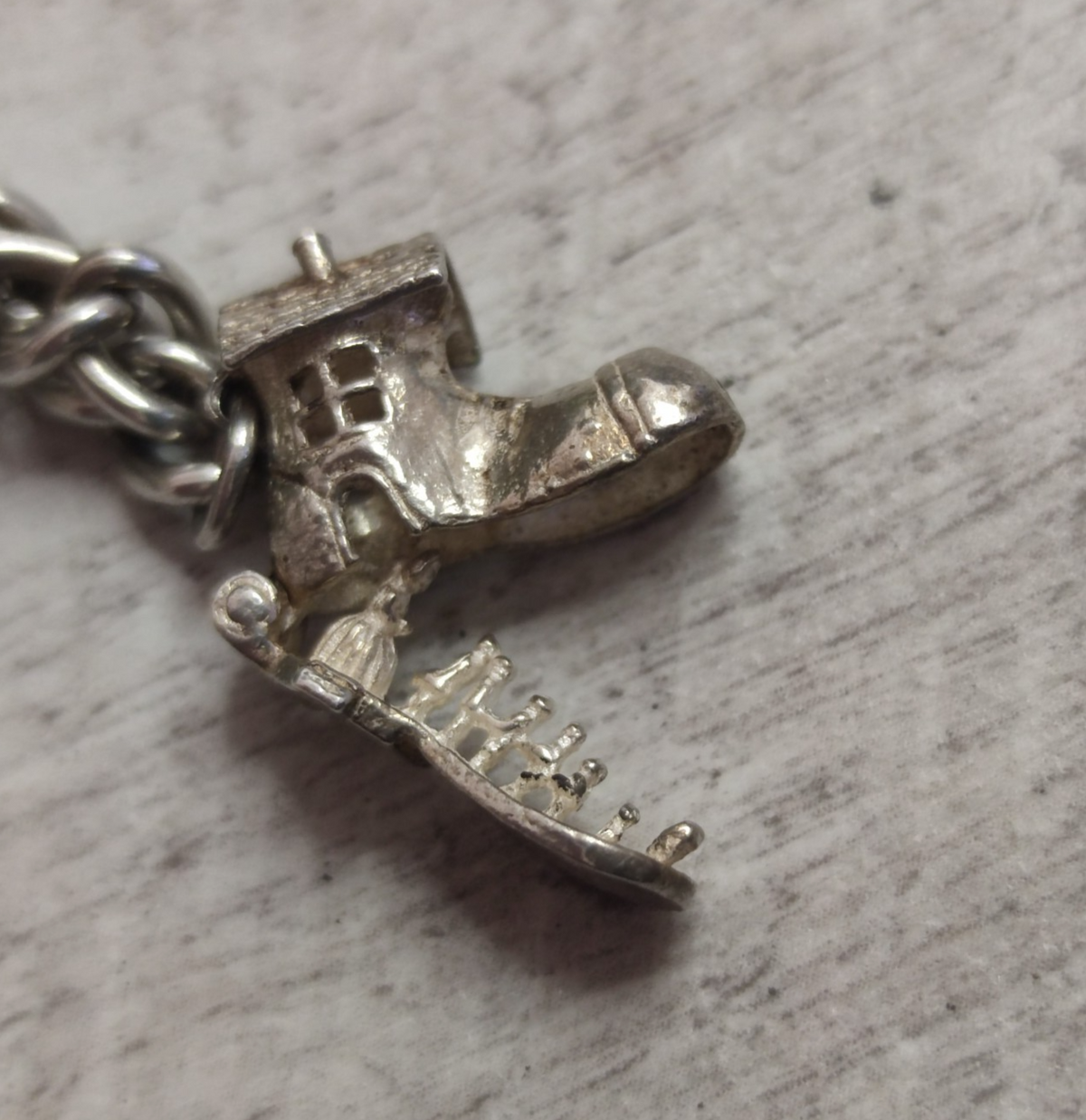 925 Sterling Silver Charm Bracelet 5 Charms 19cm Stamped Heart Padlock Cable