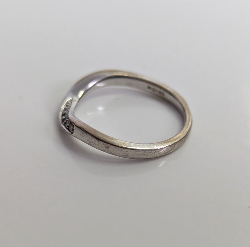 18ct White Gold Ring 10 Diamond Solid Band Hallmark Size J 1/2