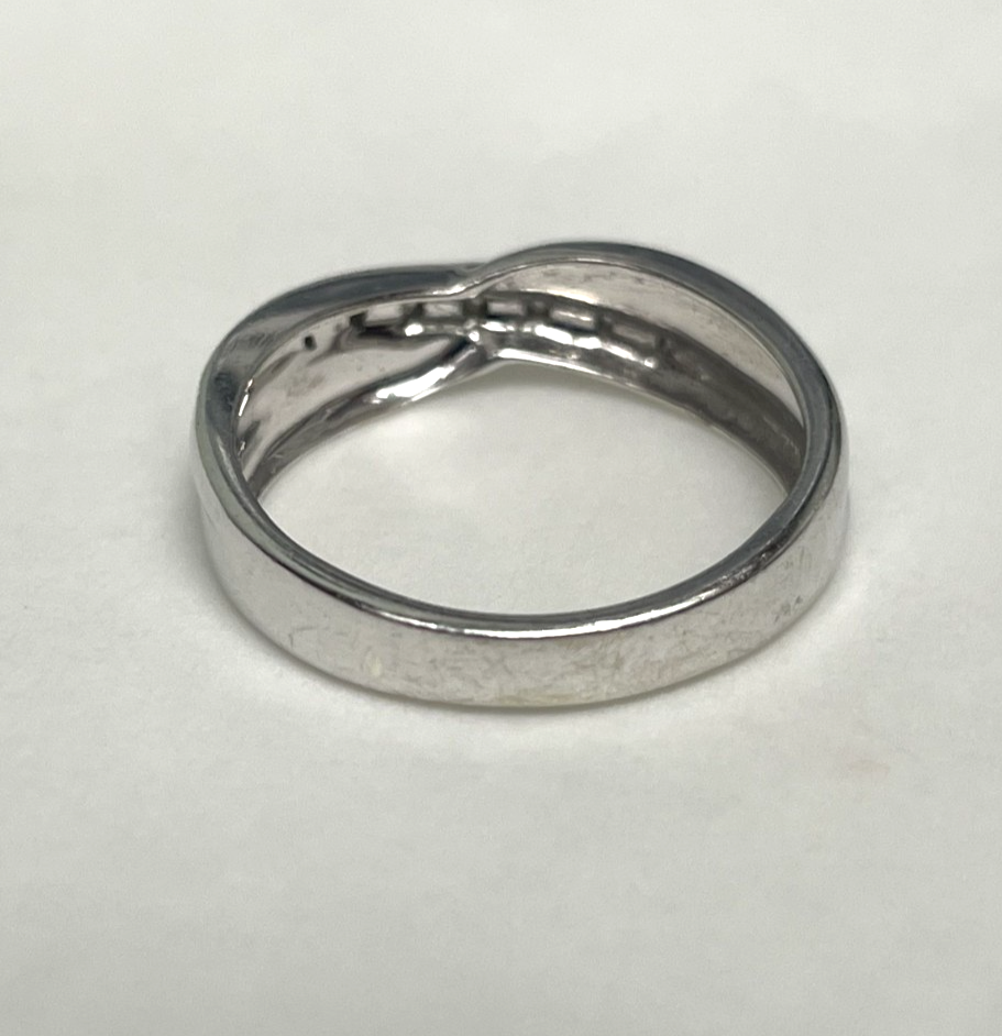 9ct White Gold Ring Diamond Hallmark Size J 1/2