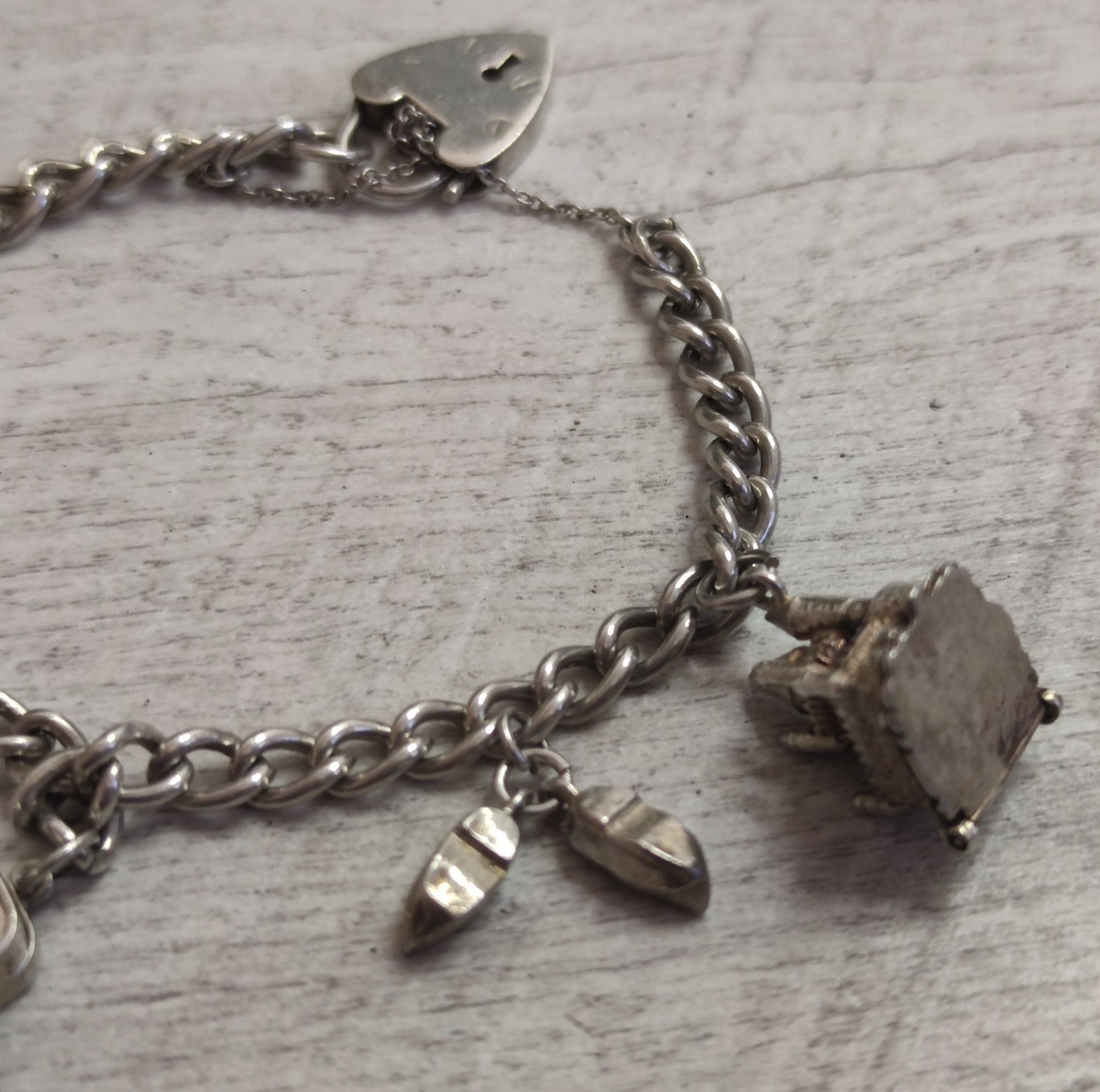 925 Sterling Silver Charm Bracelet 5 Charms 19cm Stamped Heart Padlock Cable