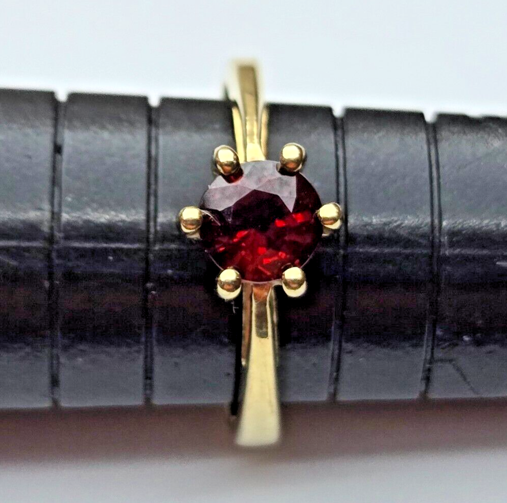 9ct Gold Ring Garnet Stone Solitaire UK Hallmark Size N 2.8g January Birthstone