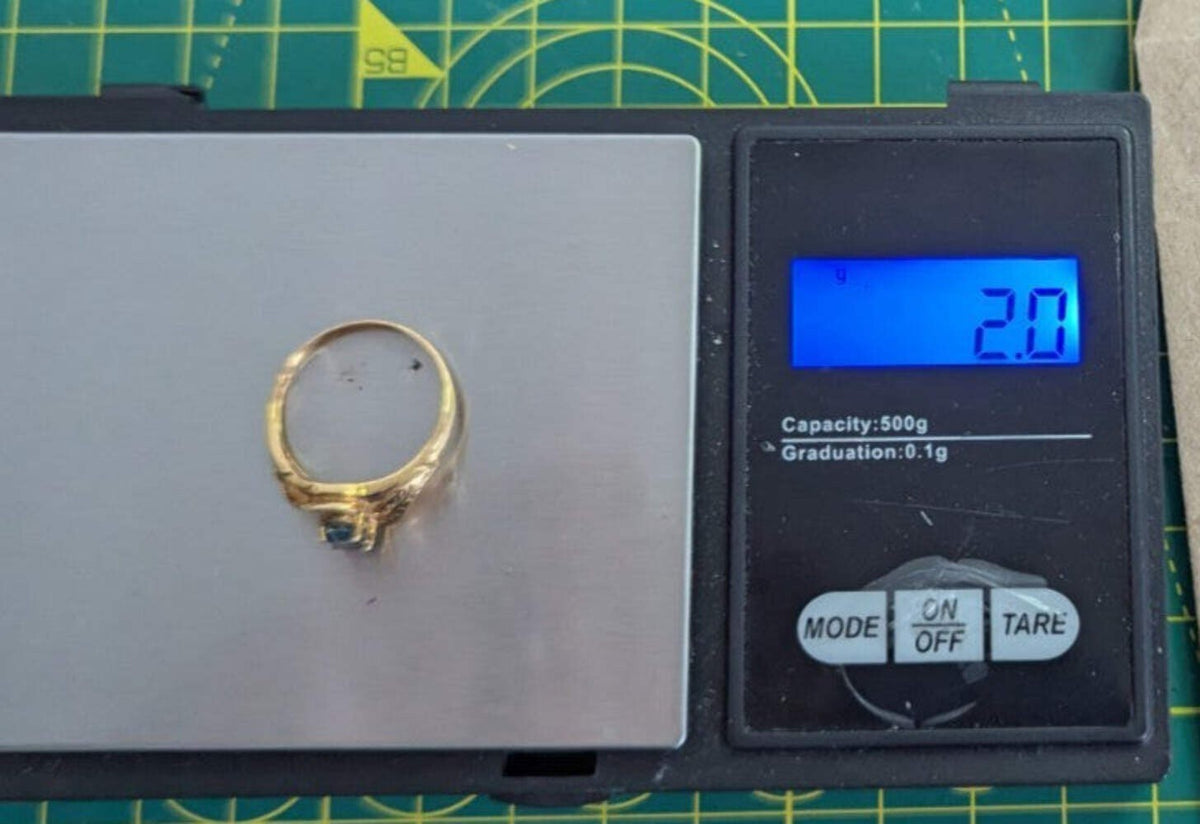 9ct Gold Ring Sapphire Blue 2005 Hallmark Size N 1/2