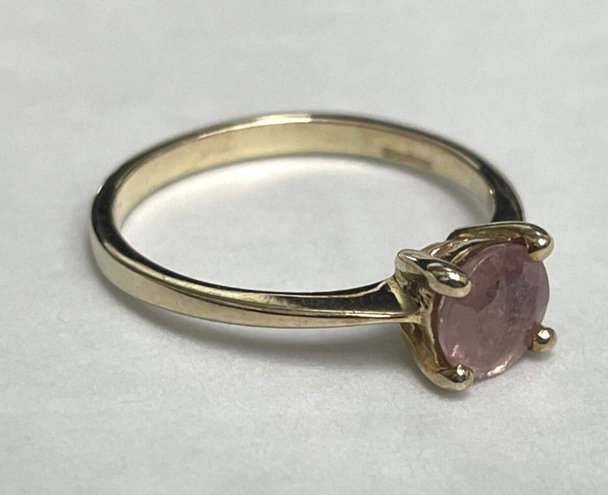 9ct Gold Ring Quartz Solitaire Hallmarked Size N 1.9g