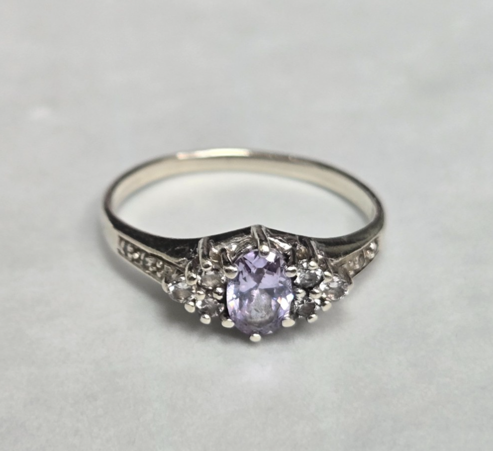 9ct Yellow Gold Ring Cubic Zirconia Stones Authentic Hallmark Ring Size M