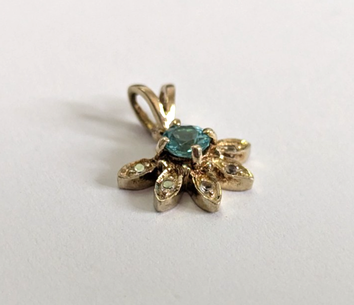 9ct Yellow Gold Necklace Flower Pendant Topaz Diamond Stones 14mm x 16mm 1.3g