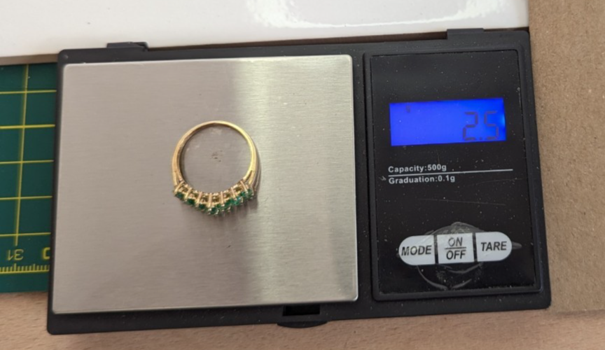 9ct Gold Ring Emerald Green 14x Hallmarked Size Q 2.5g
