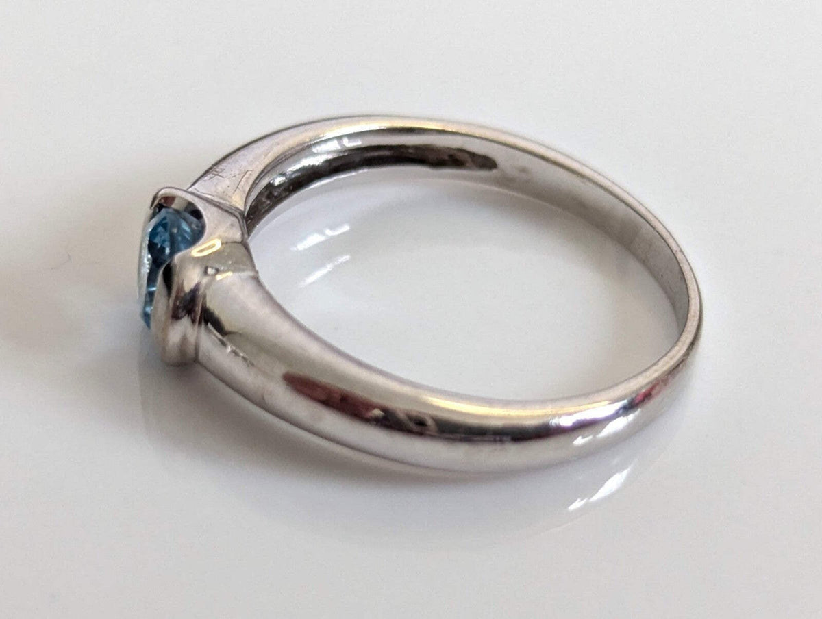 9ct White Gold Blue Topaz Ring Solitaire Hallmarked Size N