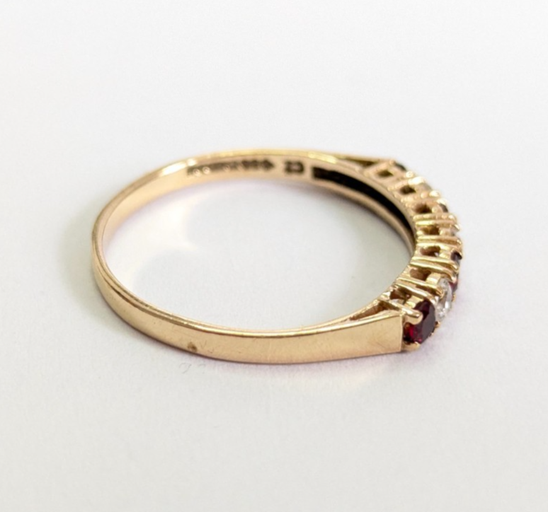 9ct Gold Ring Garnet Cubic Zirconia Hallmarked Size P 1.3g