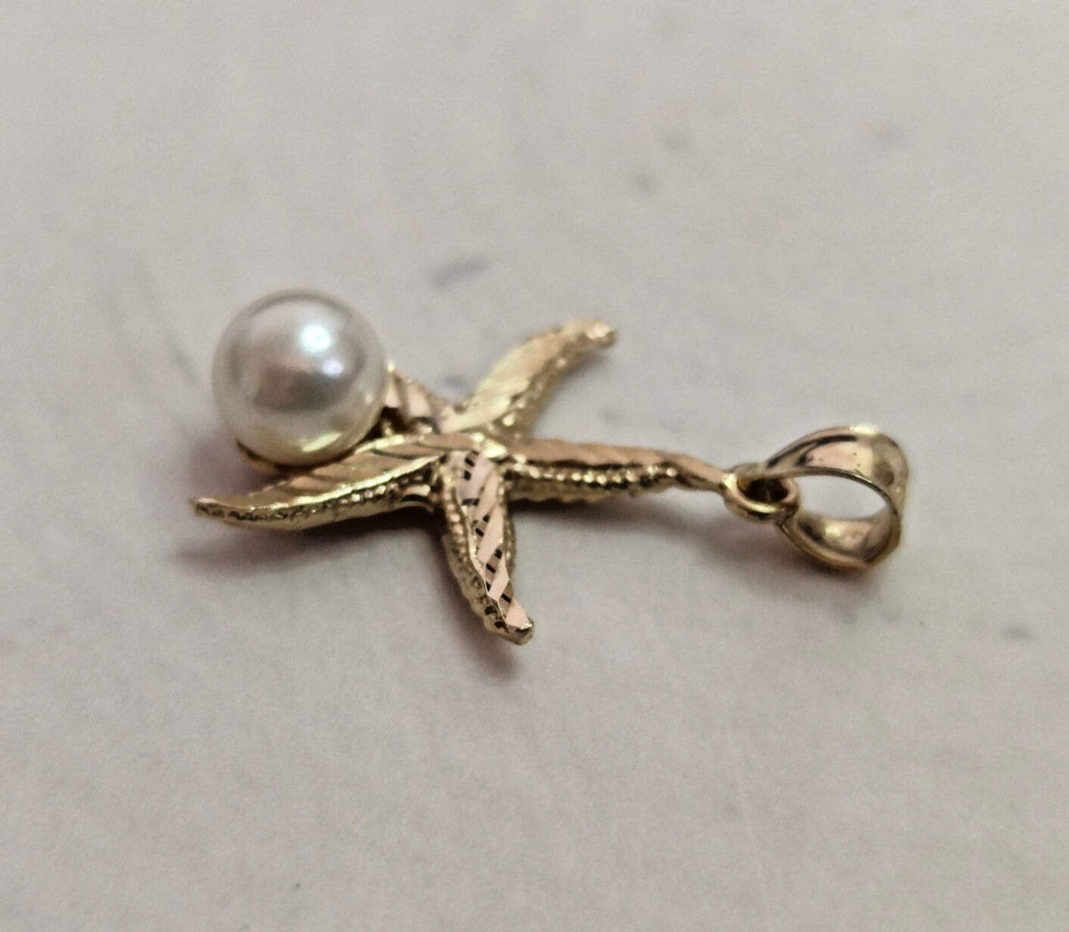 14ct Yellow Gold Starfish Pendant White Pearl Stones 14ct Stamped 18mm x 29mm