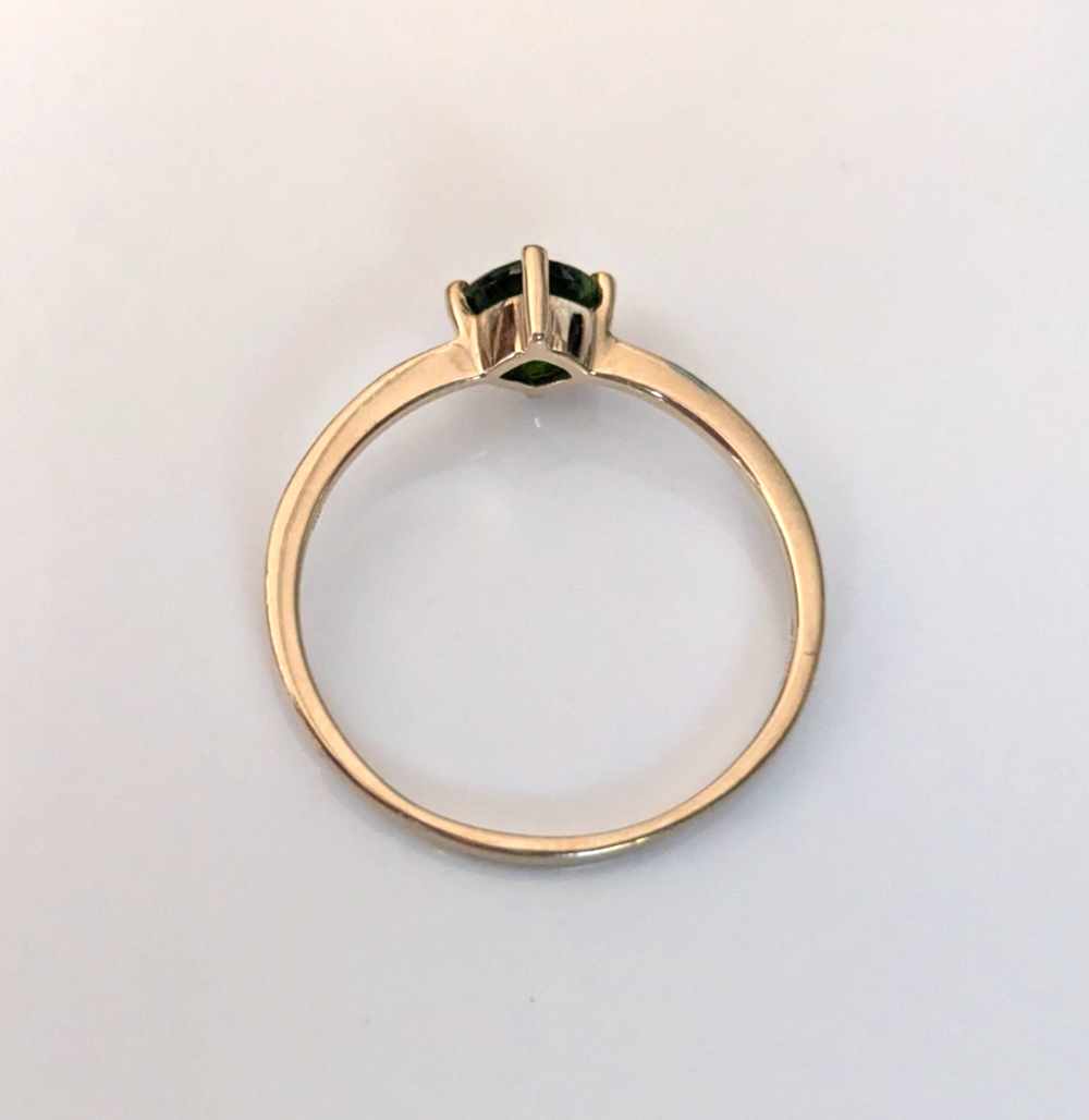 9ct Gold Green Diopside Ring Size R 1/2 Hallmarked 375 Square Solitaire