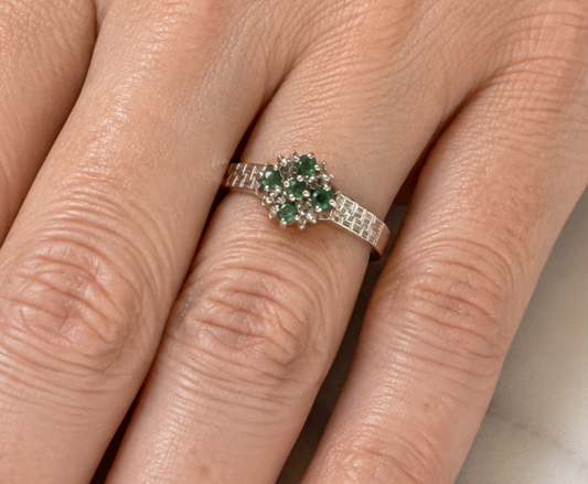 9ct White Gold Ring Emerald Diamond Hallmarked Size J 1/2 2.7g