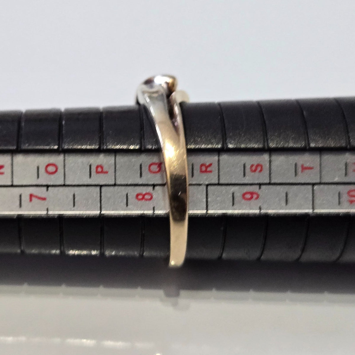 9ct Gold Ring Diamond 0.10ct Size Q Hallmarked 3.1g
