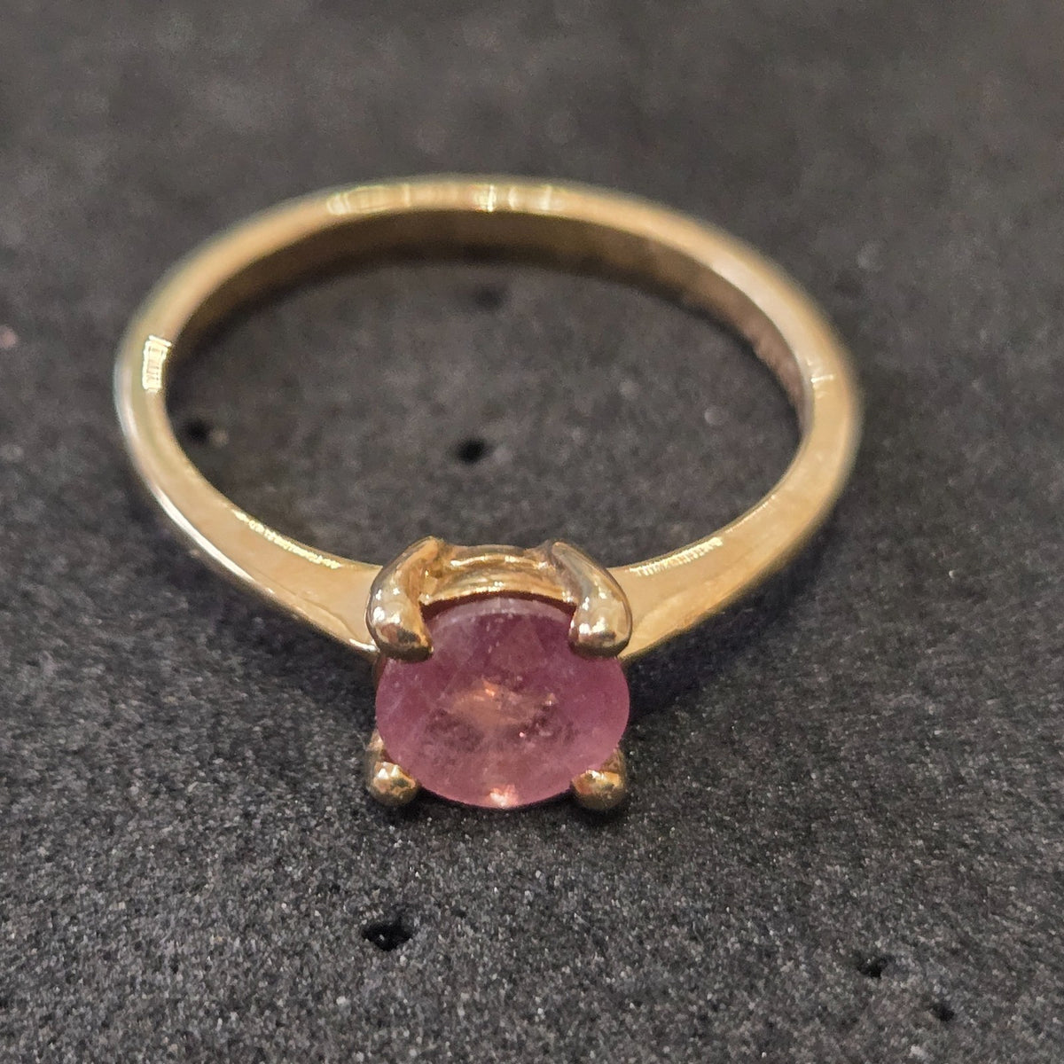 9ct Gold Ring Quartz Solitaire Hallmarked Size N 1.9g