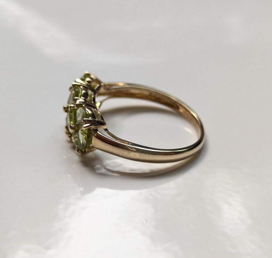 9ct Gold Green Peridot Ring Size Q Hallmarked 375 August Cluster 2.6g