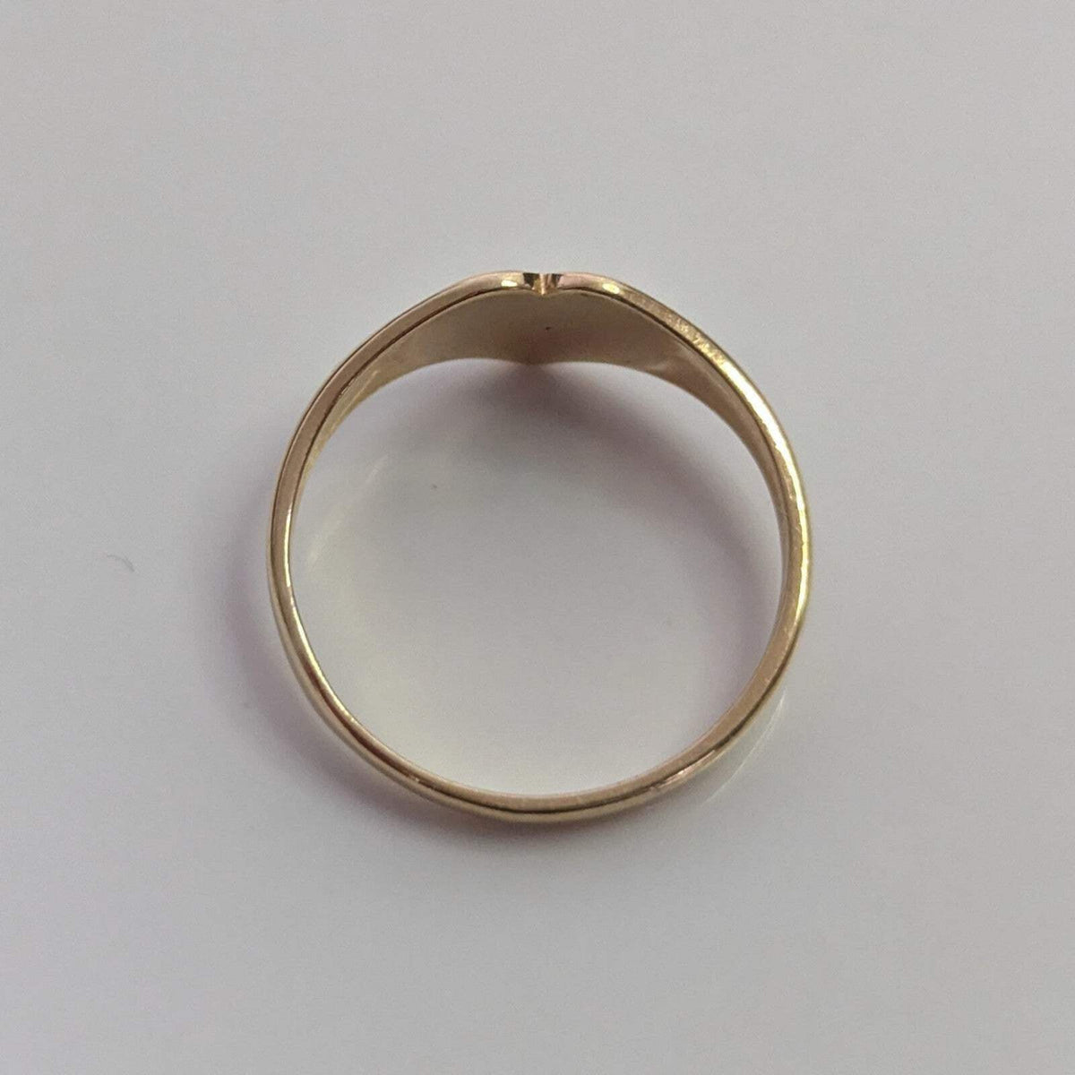 9ct Gold Signet Ring Love Heart Shaped Solid Band Hallmark Size O