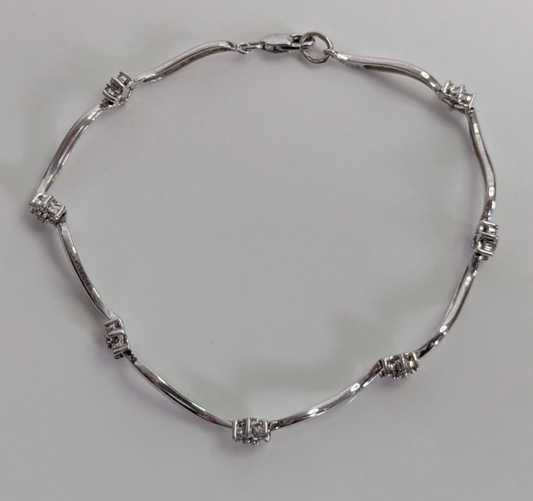 9ct White Gold Bracelet 48 Cubic Zirconia Stones 375 Stamped 18cm Long