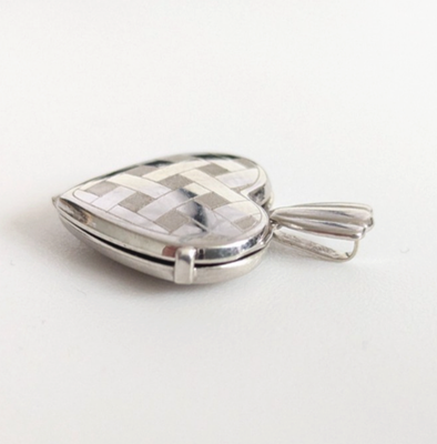 9ct White Gold Heart Locket Pendant Chequered Pattern Textured Keepsake 1.5g