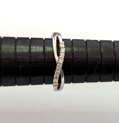 9ct White Gold Ring Diamond Stones UK Hallmarked Size N 2.6g