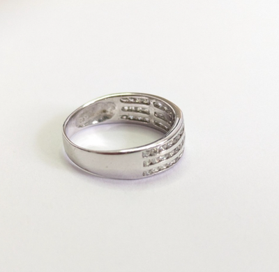 9ct White Gold Cubic Zirconia Wide Hallmarked Ring Size O 2.6g