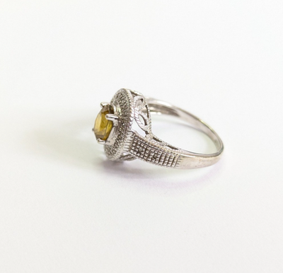 9ct White Gold Ring Sphene Diamond Hallmark Size N 3.5g